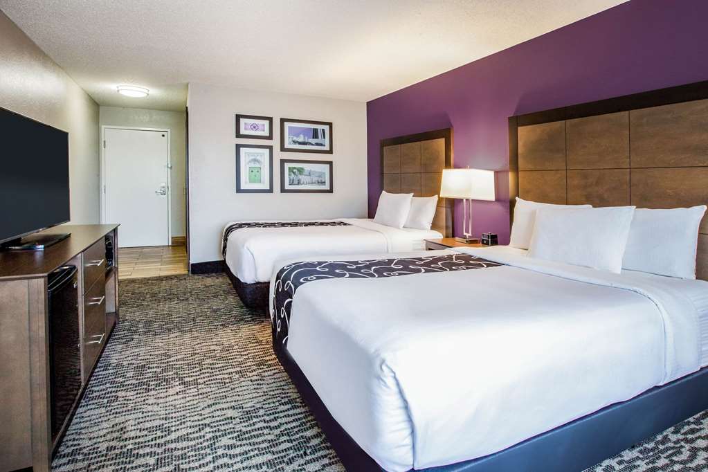 La Quinta Inn & Suites by Wyndham Elkhart - photo 17