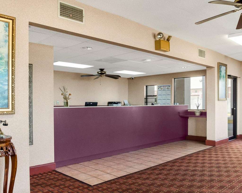Econo Lodge Greenville MS - photo 3
