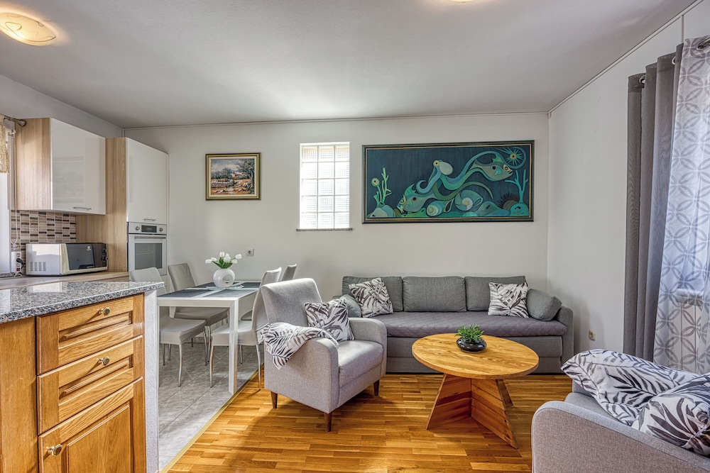 Small Holiday Home Jakara 5 — 4-Star Luxury Hotel in Medulin, Croatia