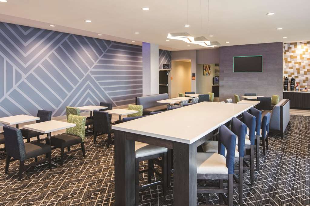 La Quinta Inn & Suites by Wyndham Atlanta South McDonough - photo 27