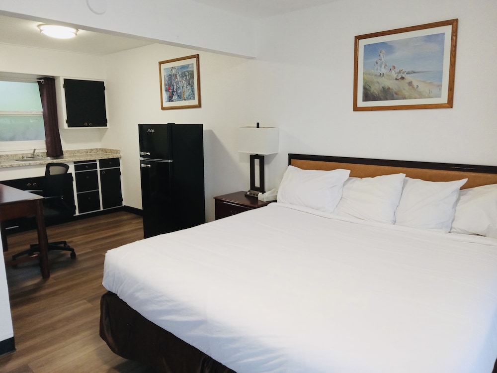 Blue Coast Inn and Suites - photo 23