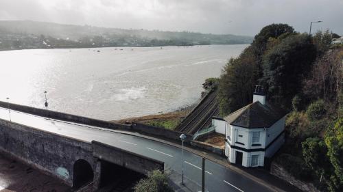 Historic 'Old Toll House' Shaldon Bridge with Parking — 4-Star Luxury Hotel in Teignmouth, United Kingdom