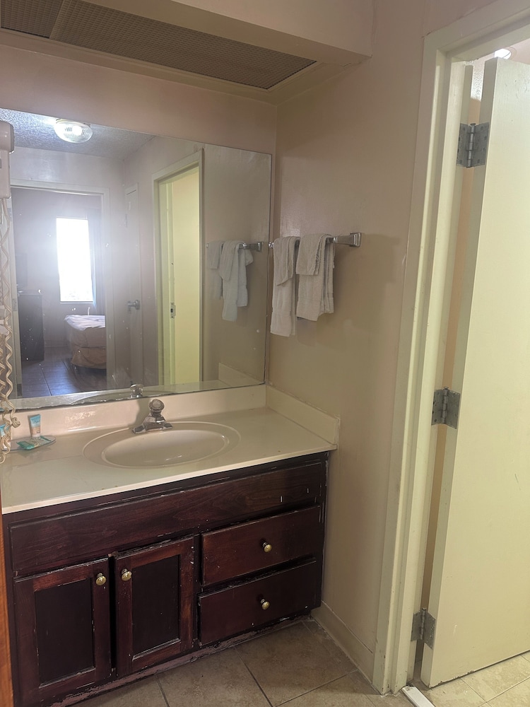 Guest Cottage And Suites - photo 34
