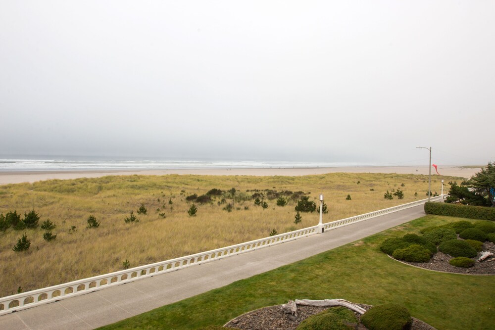 Hi Tide Oceanfront Inn - photo 56
