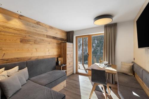 Chalet Suite Wiese — 4-Star Luxury Hotel in Selva Dei Molini, Italy