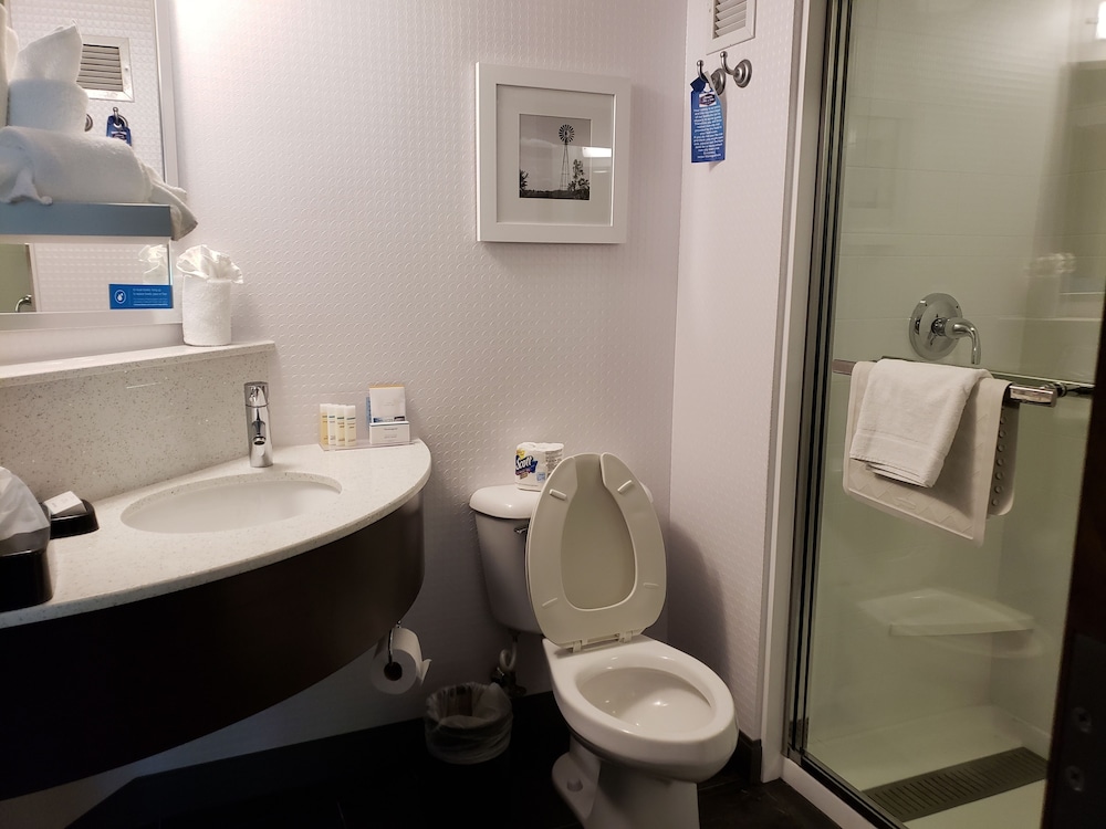 Hampton Inn & Suites Newtown - photo 91