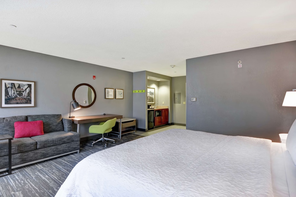 Hampton Inn & Suites Newark Harrison Riverwalk - photo 14
