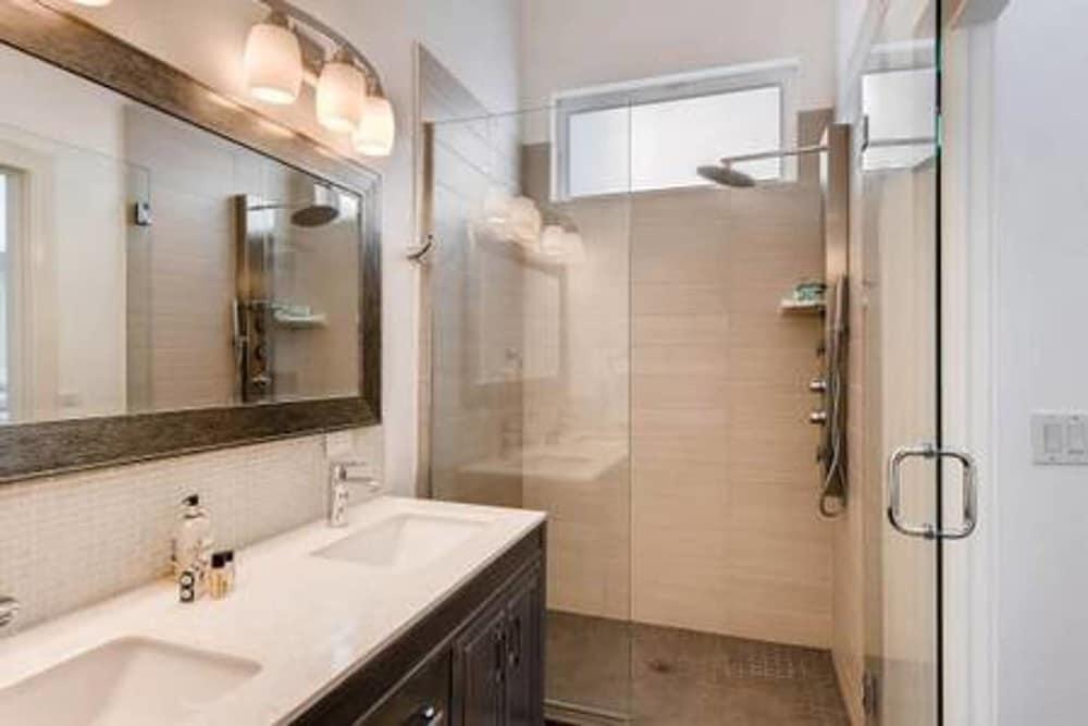 Blissful Abode in Lohi With Juliet Balcony - photo 7