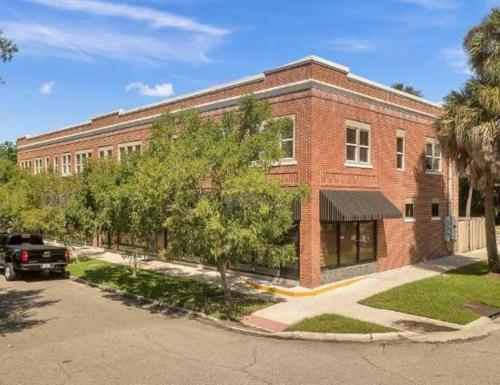 Modern Industrial Townhouses — 4-Star Luxury Hotel in Jacksonville, United States