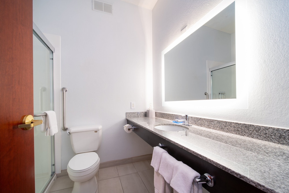 Holiday Inn Express Hotel & Suites Bedford by IHG - photo 14