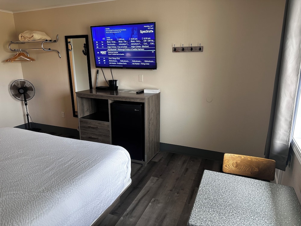The Coastal Inn and Suites - photo 80