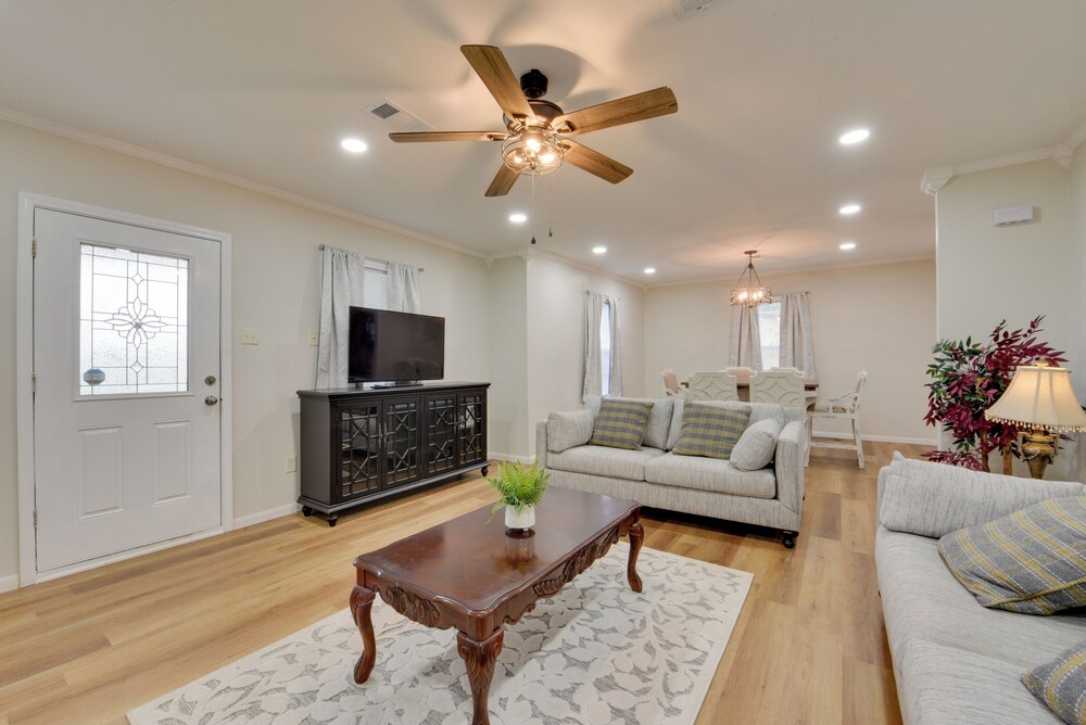 Walking Distance to Casino: Home in Westlake - photo 24