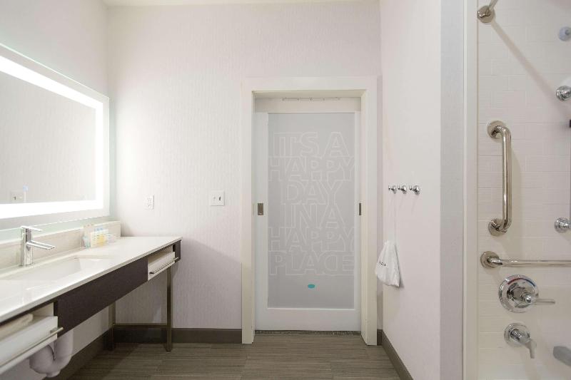 Hampton Inn & Suites Stroud - photo 90