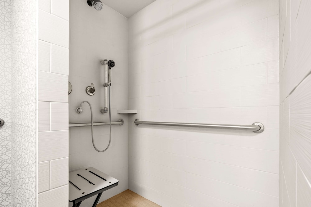 Hampton Inn & Suites Fairbanks - photo 19
