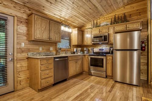 Honeymoon Hideaway - carbon neutral hotel in Pigeon Forge