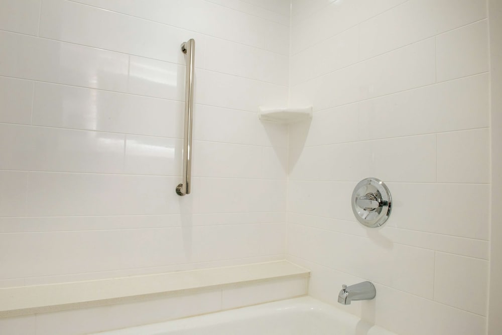 Hampton Inn & Suites Legacy Park Frisco - photo 26