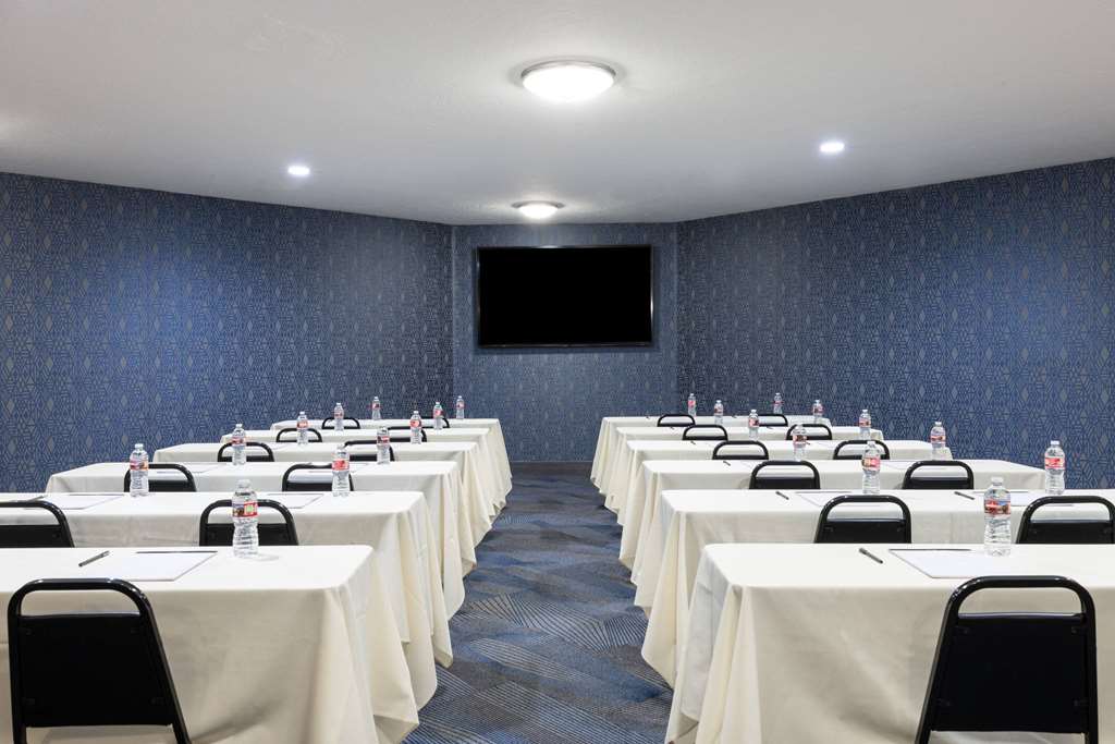 La Quinta Inn & Suites by Wyndham St. George - photo 33
