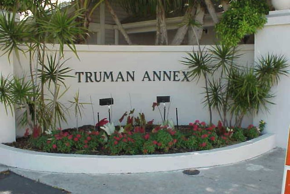 Bahamian Reed by Avantstay Walk to Everything w Community Pool Month Long Stays Only - photo 29