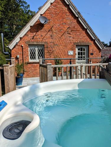 The Coach House Apartment at Cefn Tilla Court Usk — 4-Star Luxury Hotel in Usk, United Kingdom