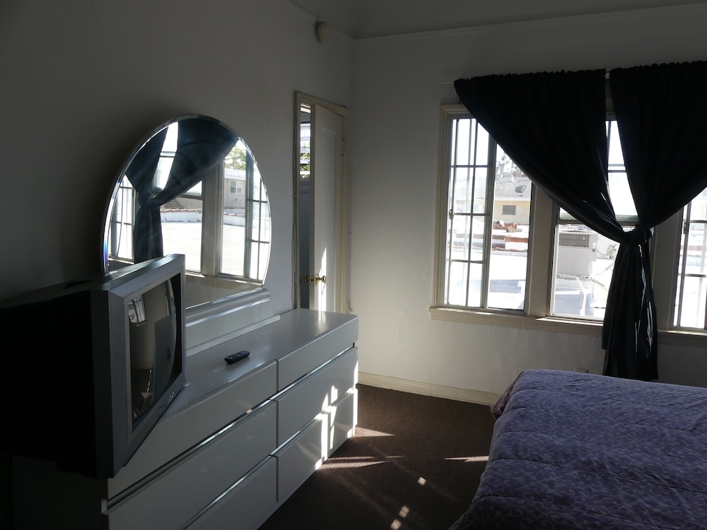 Wilshire Orange Hotel - photo 13