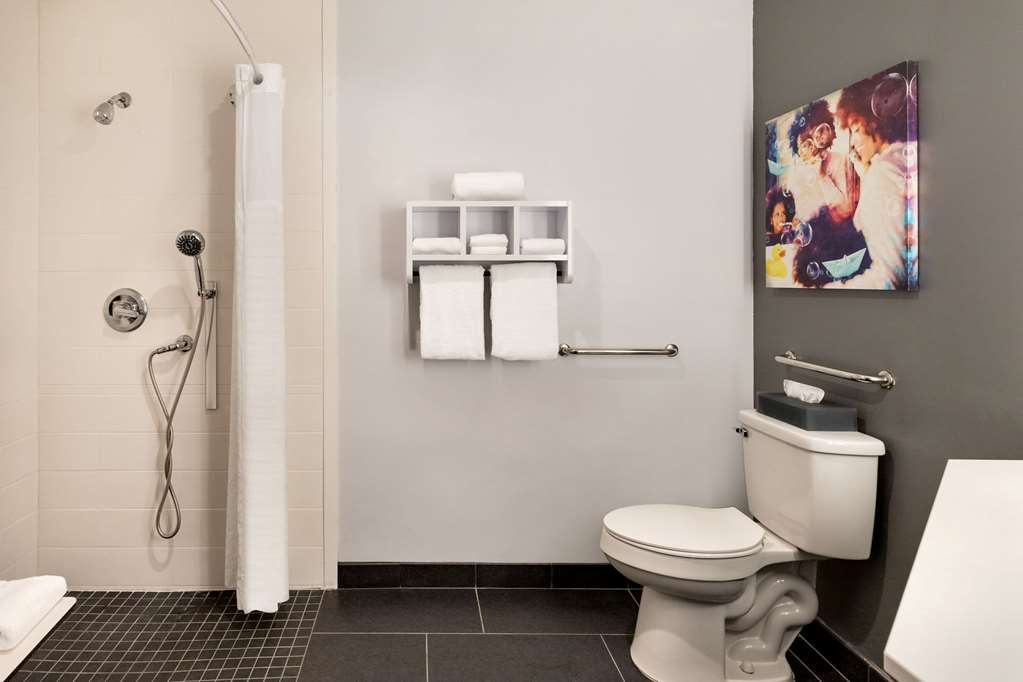 La Quinta Inn & Suites by Wyndham Dothan - photo 37