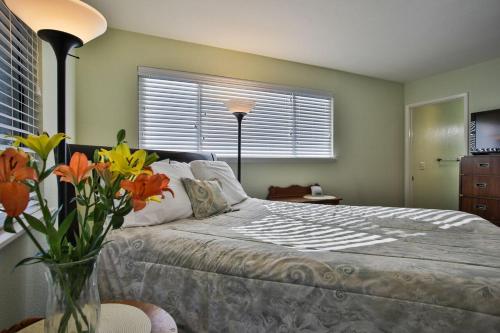 Lily Pad Hot Tub Private Dock BBQ Game Room Walk to Town Fast WiFi Dog Friendly - photo 15