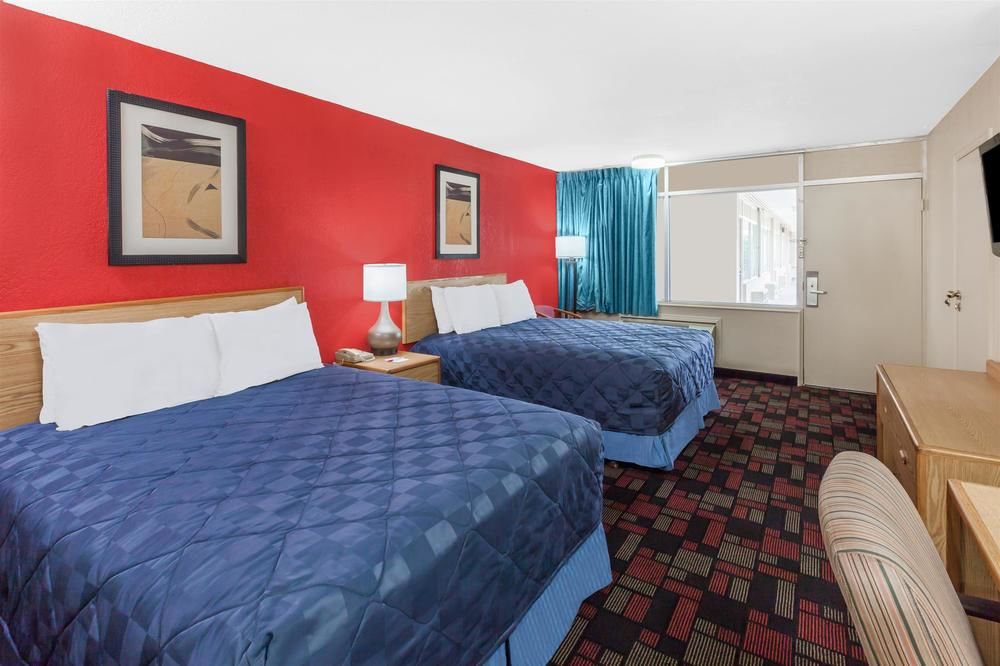 Ramada Clinton - photo 10
