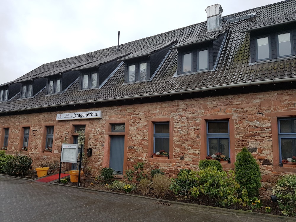 Hotel Restaurant Dragonerbau — hotel in Langenselbold