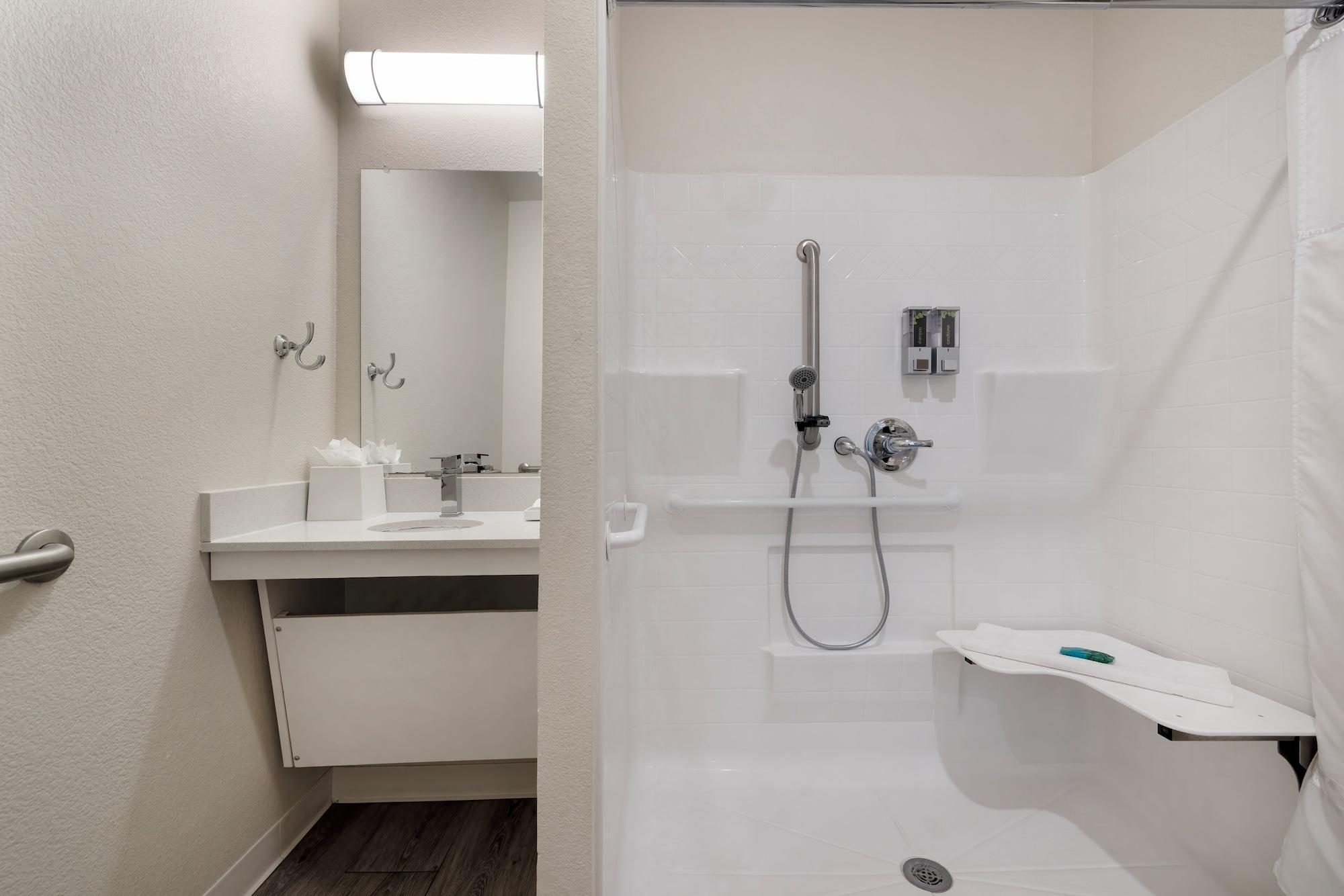 Soka Suites Dallas Las Colinas - photo 23