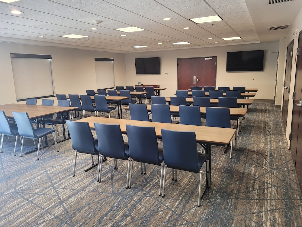 Holiday Inn Express & Suites Guthrie North Edmond by IHG - photo 44