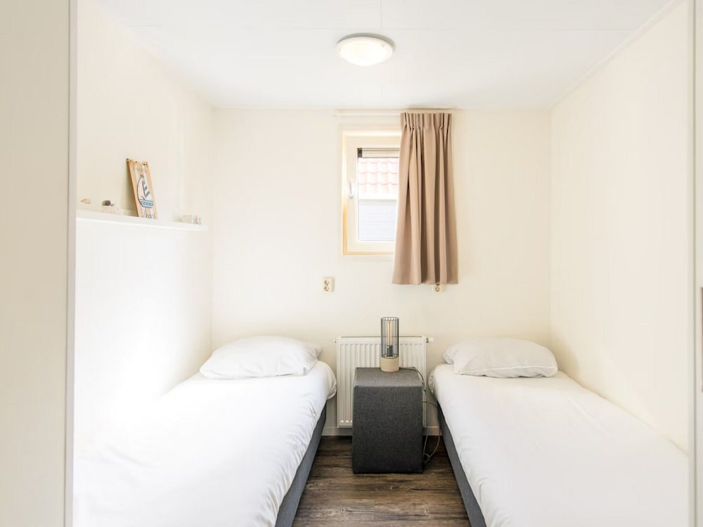 Modern Lodge With two Bath Rooms Near the Beach — Hollum — photo 2