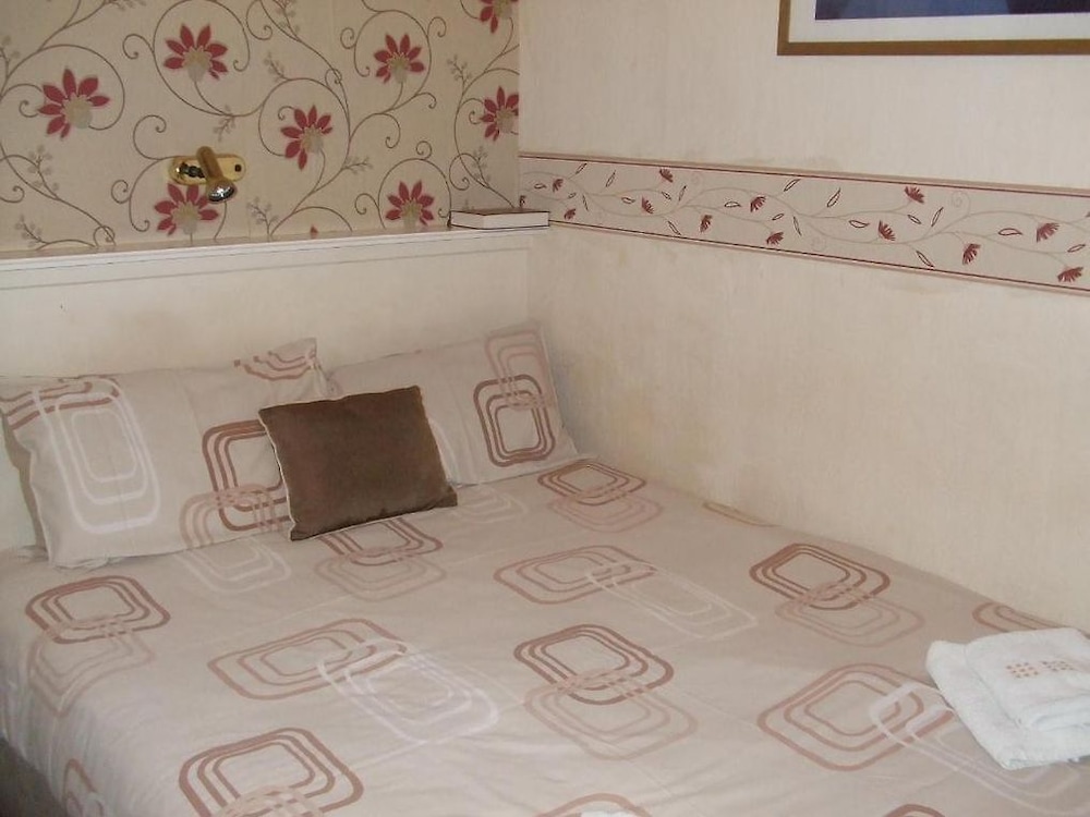 Fern Villa Hotel — Blackpool — photo 2