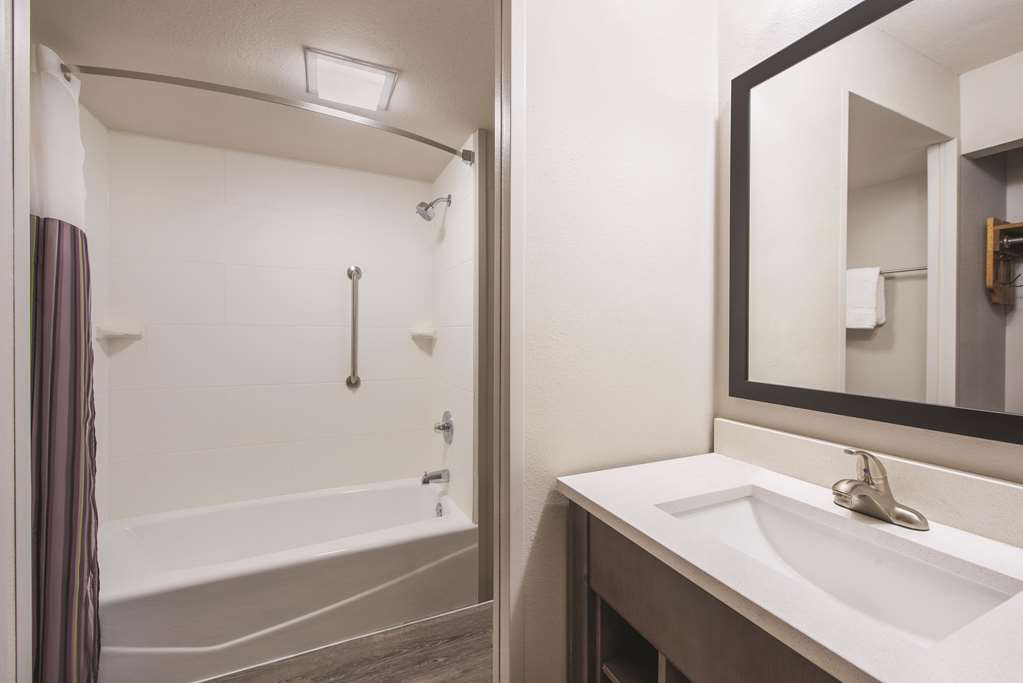 La Quinta Inn & Suites by Wyndham Effingham - photo 13