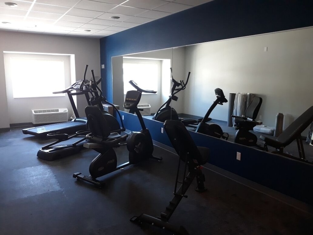 Microtel Inn & Suites by Wyndham Woodland Park - photo 17