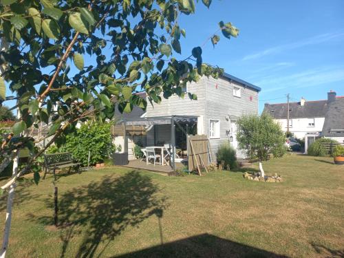 Studio Bois Independant Au Calme in Concarneau, France
