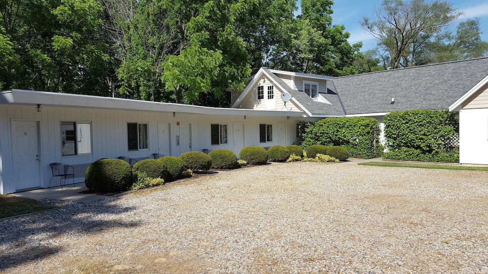 Captain's Quarters Motel - photo 52