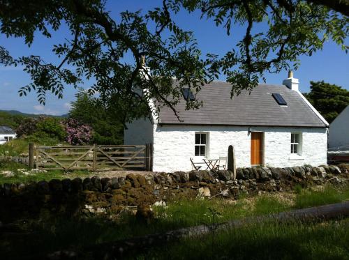 Cnocachanach Cottage — 4-Star Luxury Hotel in Tarbert, United Kingdom