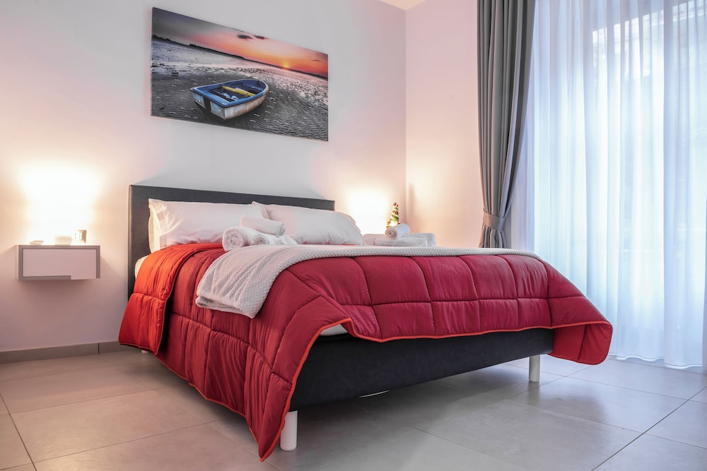 La Casina Rossa — 4-Star Luxury Hotel in Naples, Italy