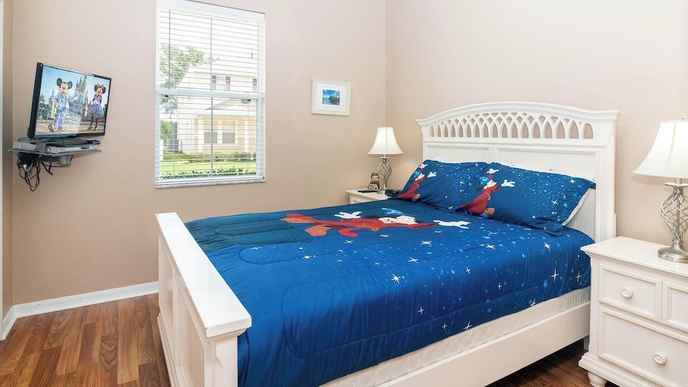 Magic House At Legacy Park — 4-Star Luxury Hotel in Davenport, United States