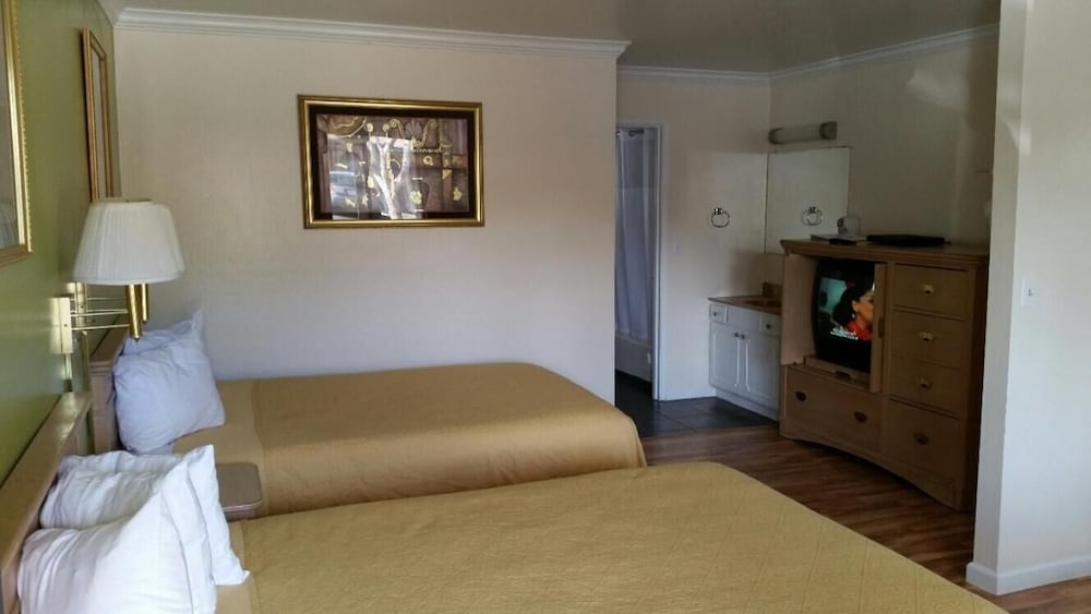 Kelseyville Motel - photo 16