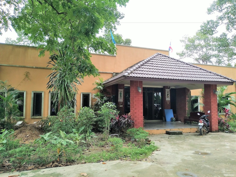 Makmai Resort — Kabin Buri