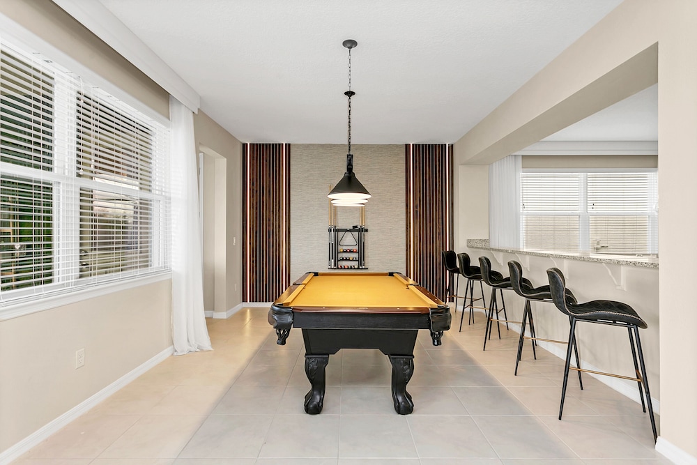 9 Bd 6 5 Bh Pool Spa & Game Room — 4-Star Luxury Hotel in Kissimmee, United States