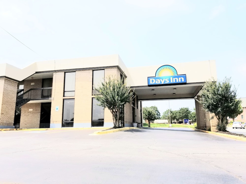 Days Inn by Wyndham Easley Greenville Clemson Area - photo 2