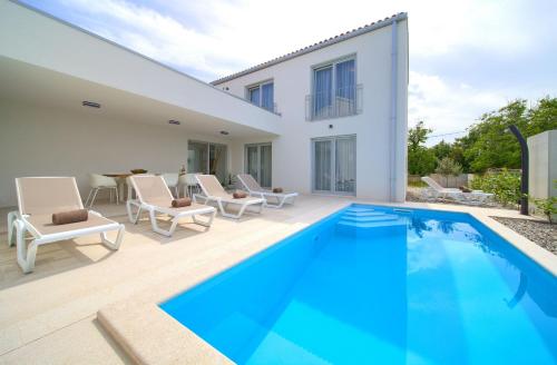Villa Terra — 5-Star Luxury Hotel in None, Croatia