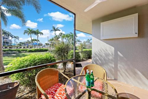 Rare garden unit with pool grills and beach access in Marco Island, United States