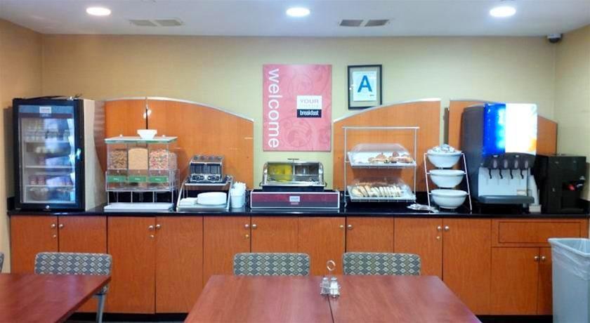 Red Lion Inn and Suites Brooklyn - photo 13