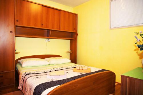 Apartments Nikola — 4-Star Luxury Hotel in Postira, Croatia
