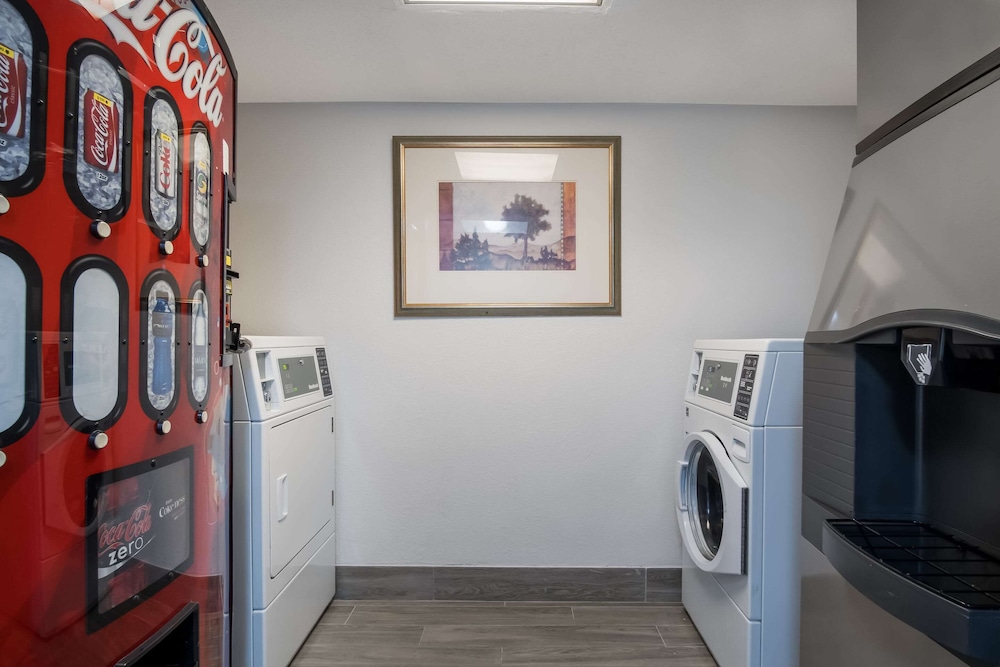Clarion Inn & Suites Grand Rapids Airport - photo 69