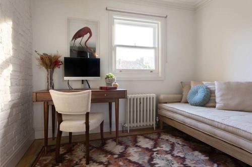 Stunning Soho House style 3 bed apartment with terrace near Notting Hill and Westfield — 4-Star Luxury Hotel in London, United Kingdom