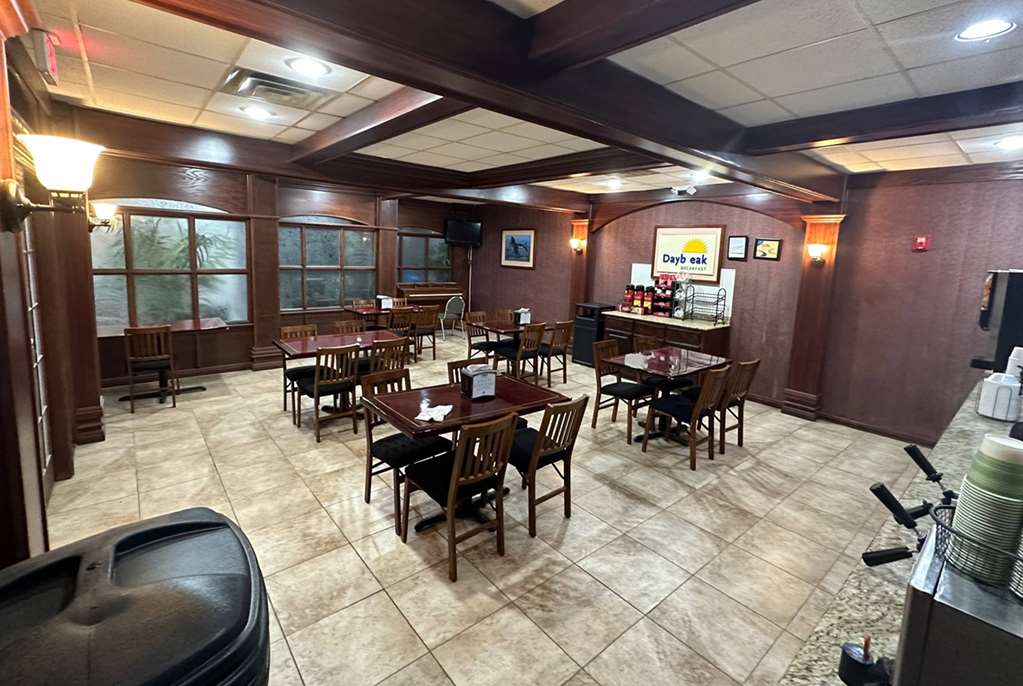 Days Inn & Suites by Wyndham Jennings - photo 35